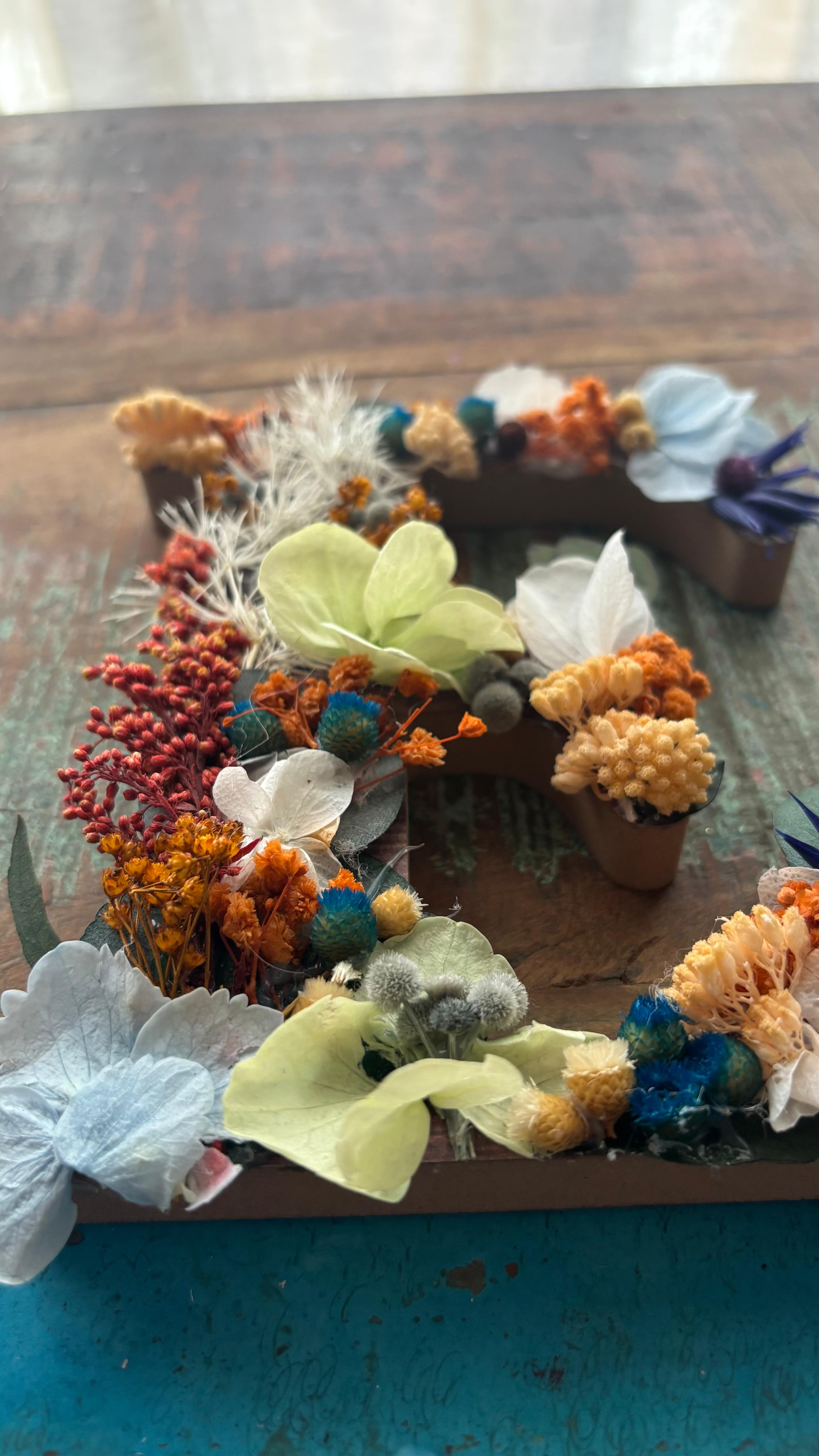 Inicial floral completa