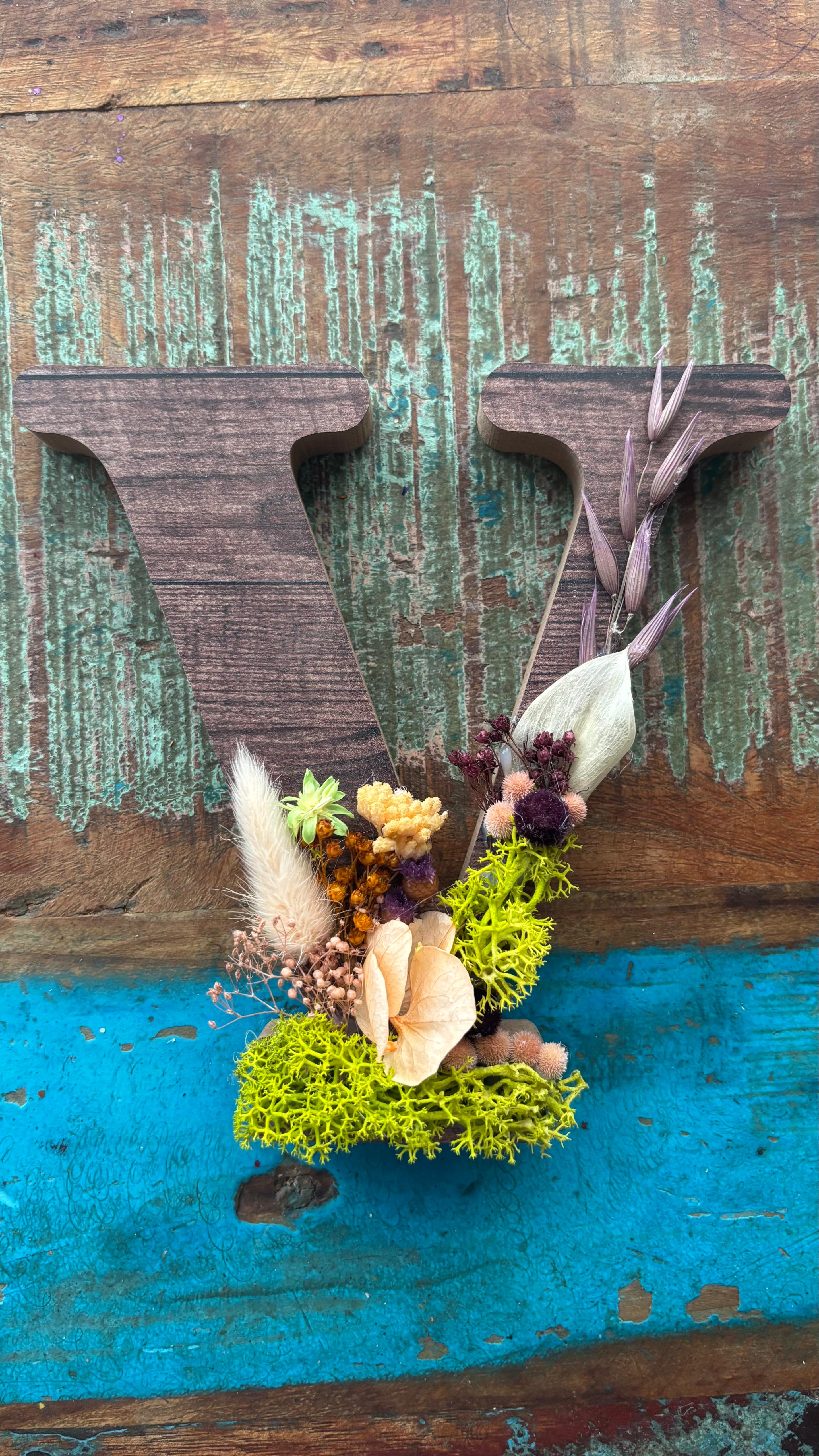 Inicial parcialmente decorada