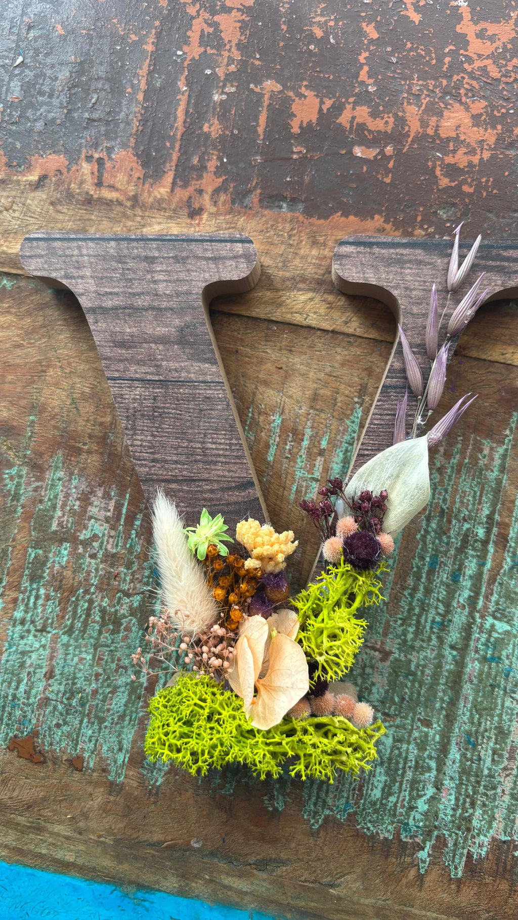 Inicial parcialmente decorada