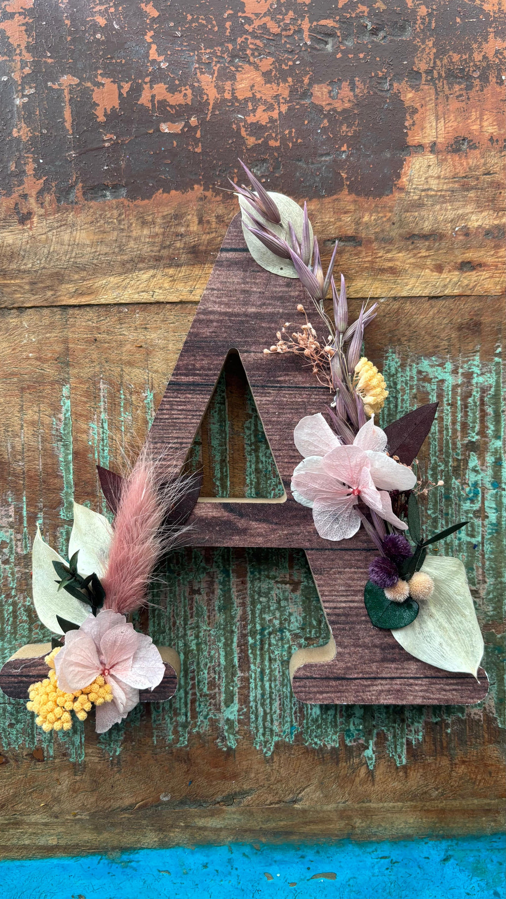 Inicial parcialmente decorada