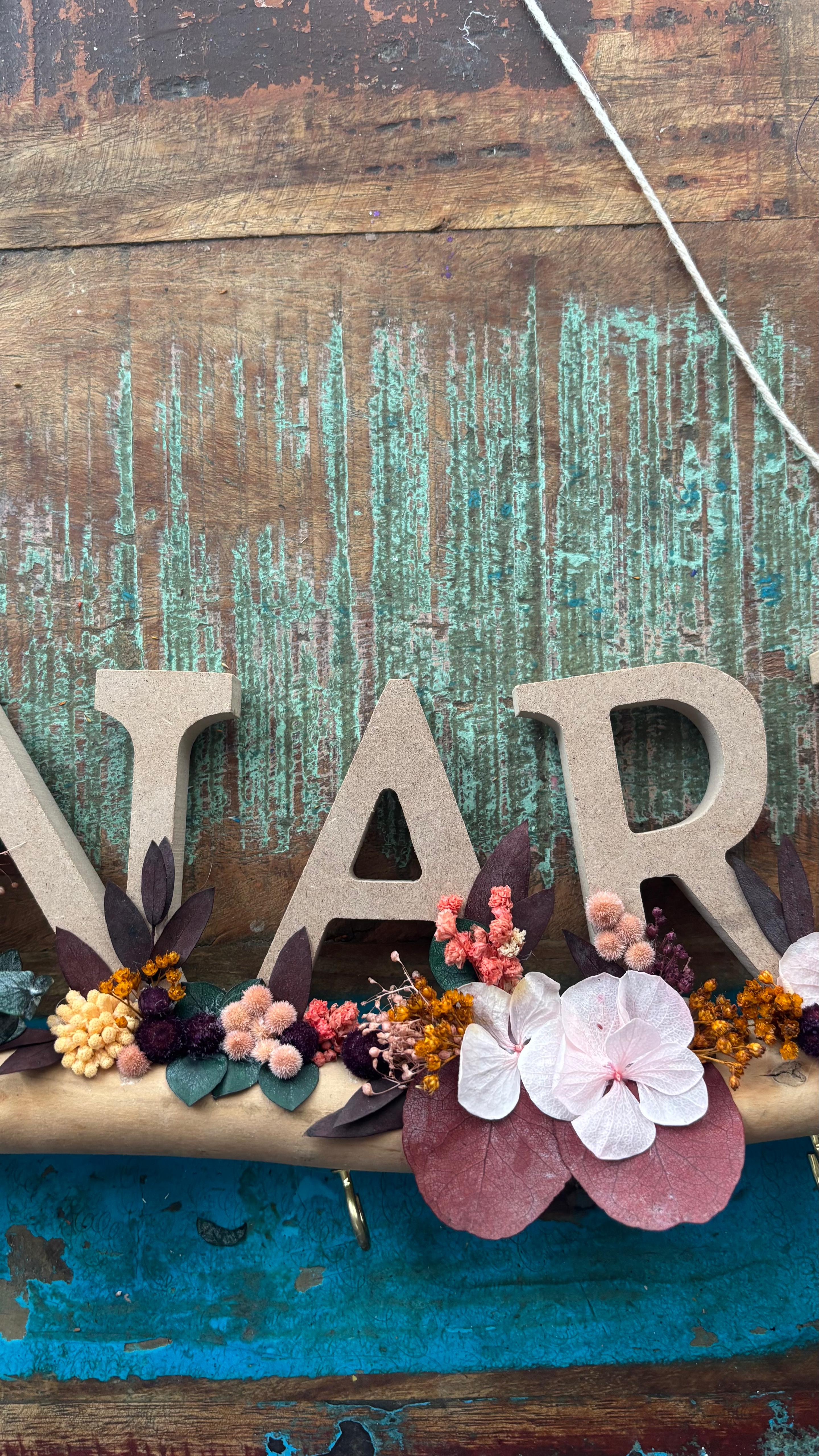 Colgante con nombre en madera