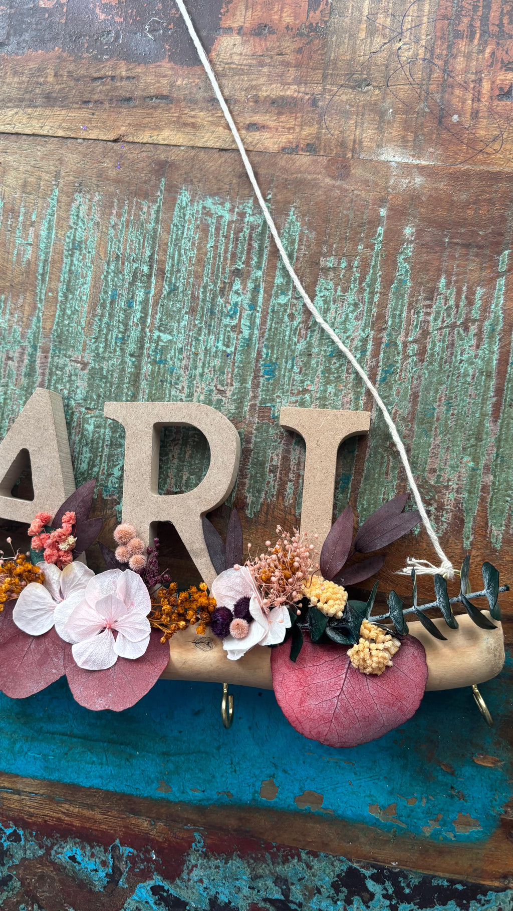 Colgante con nombre en madera