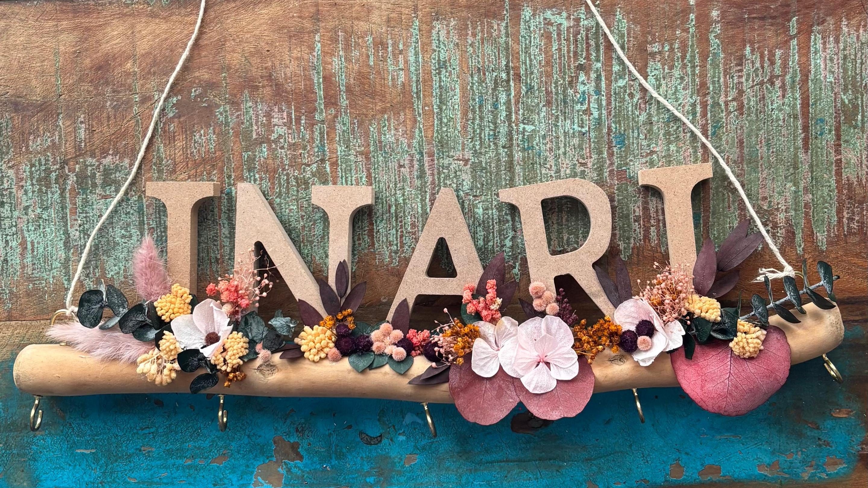 Colgante con nombre en madera