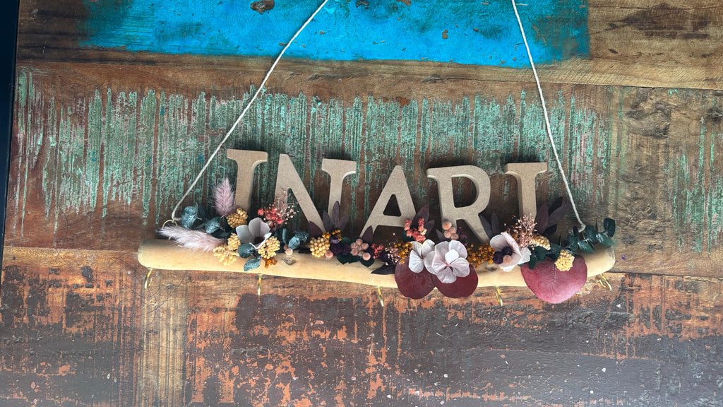 Colgante con nombre en madera