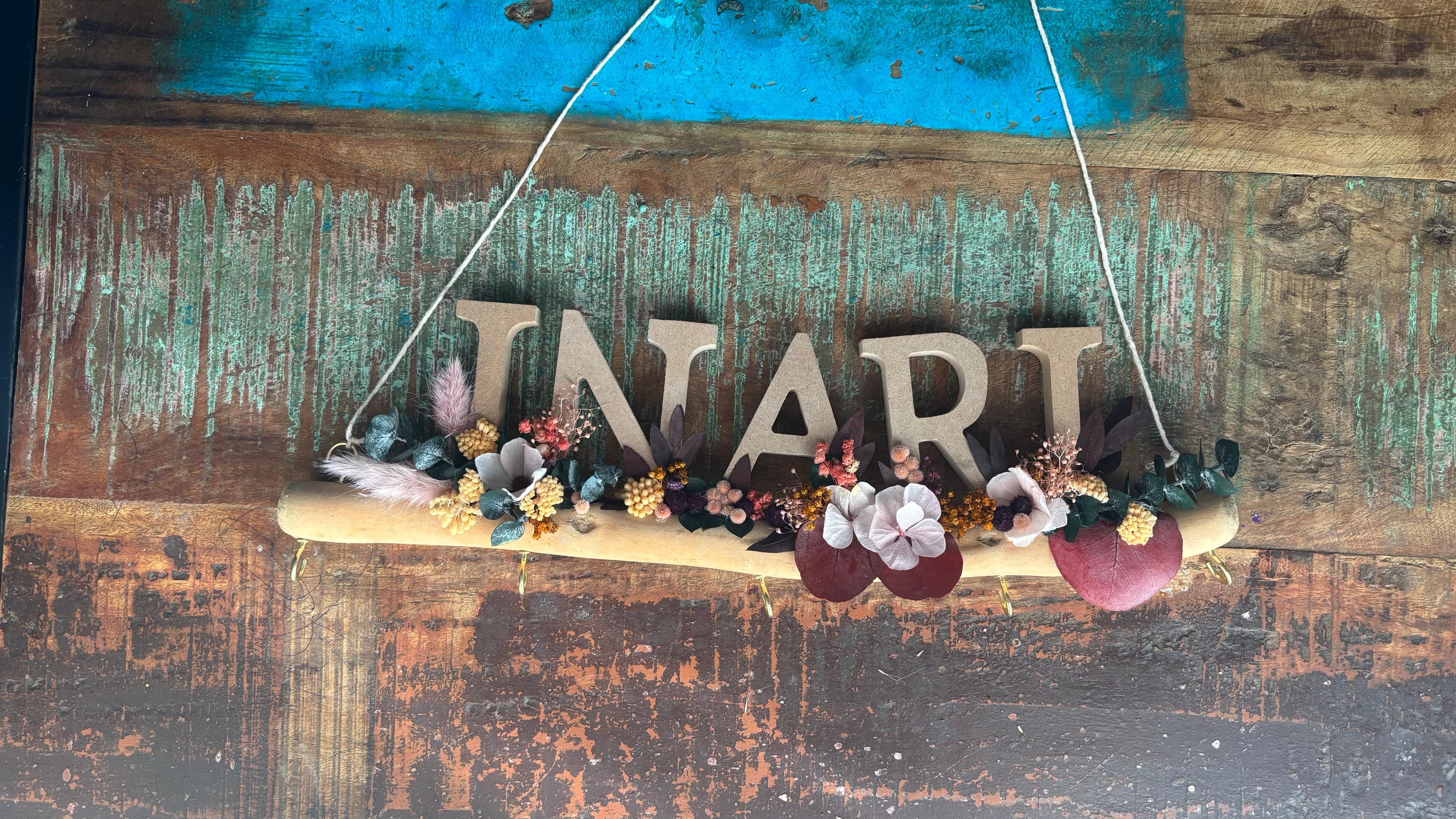 Colgante con nombre en madera