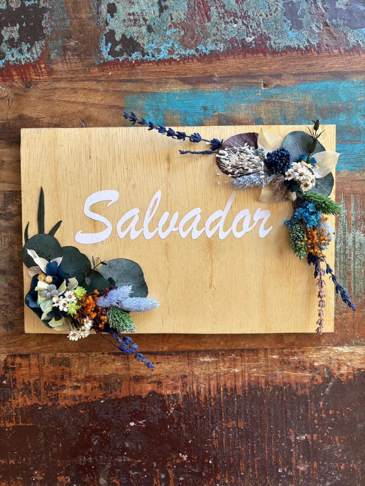 Letrero con Nombre y flor