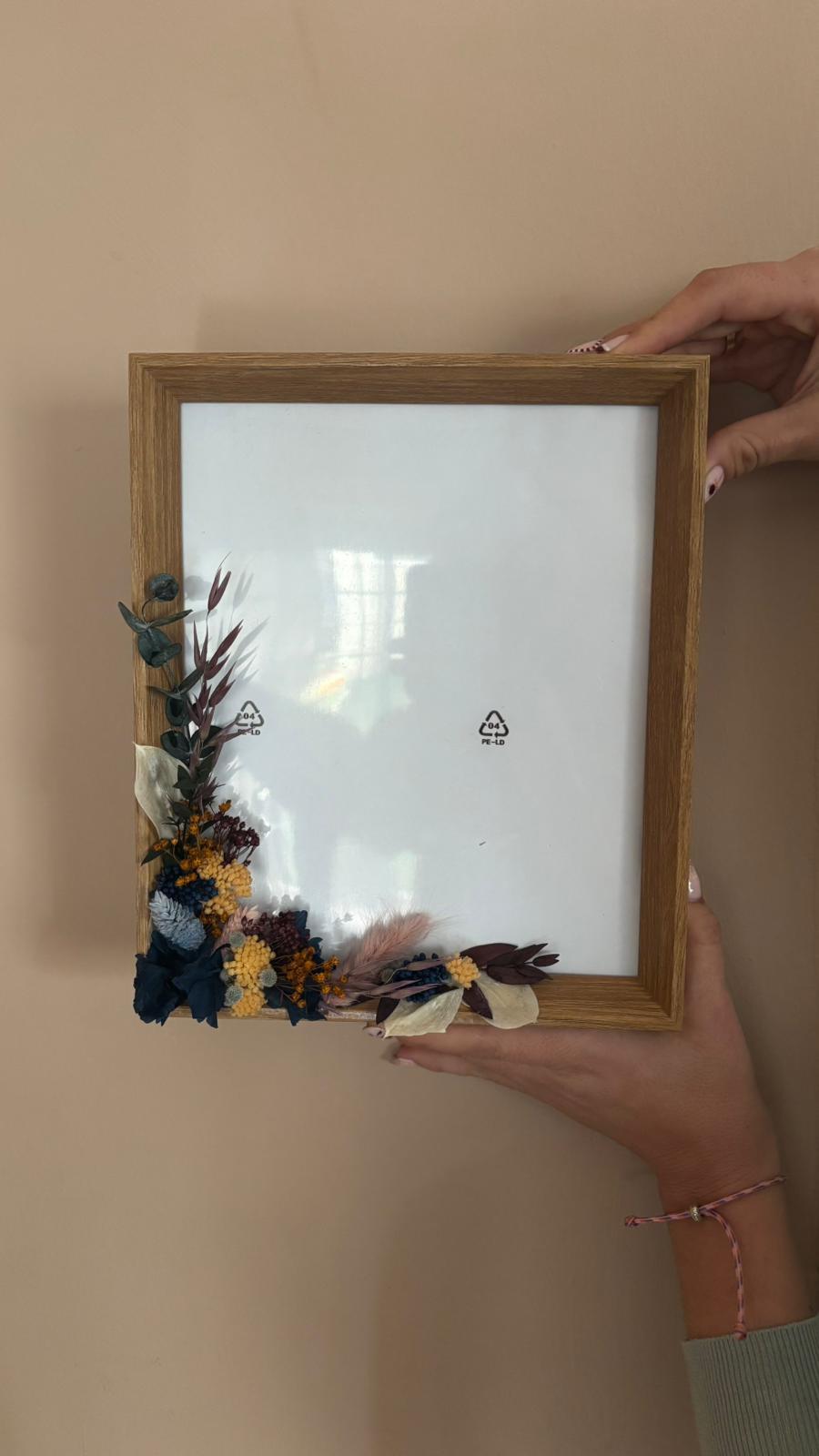 Marco de madera con decoración floral a doble cara