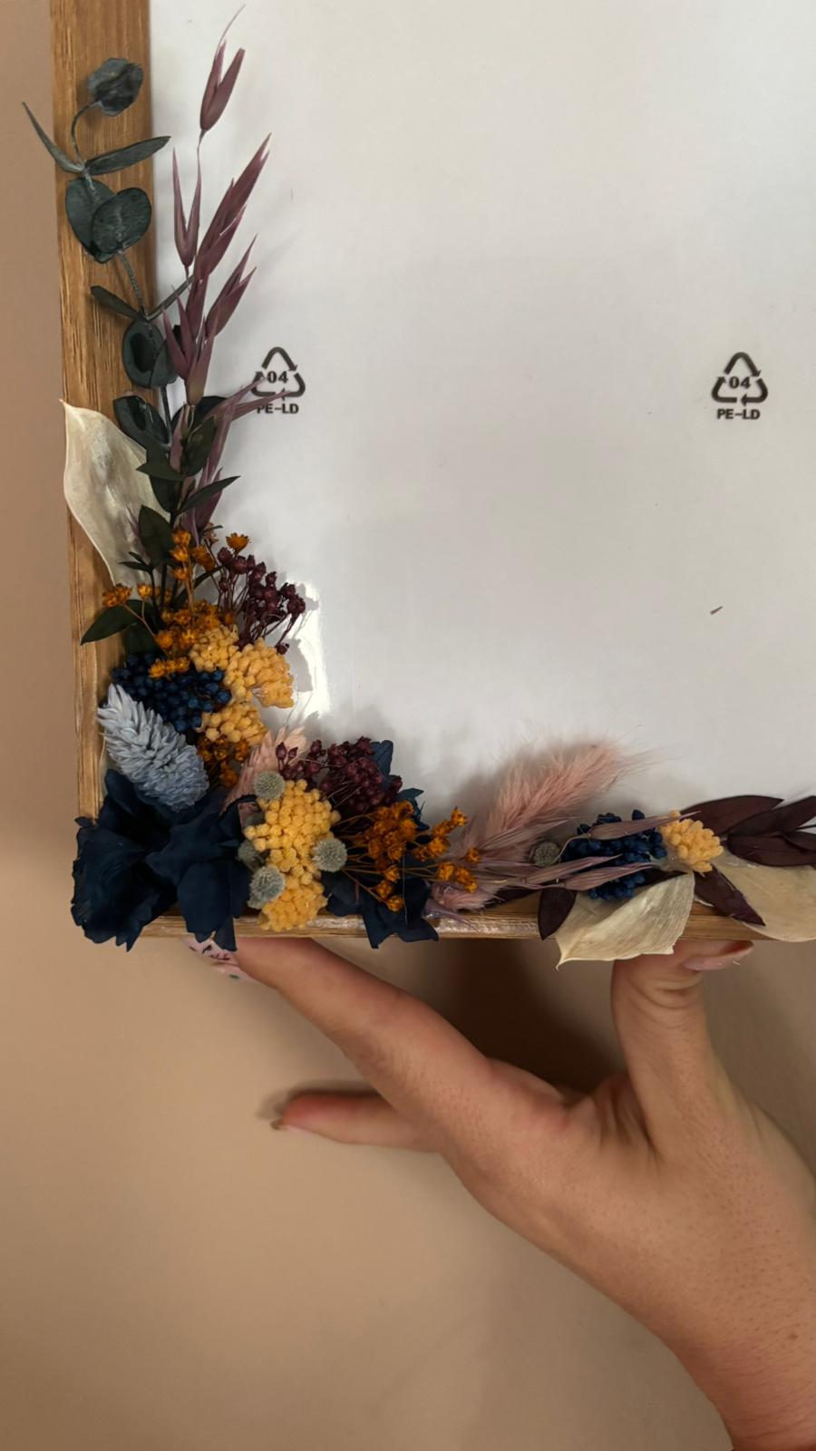 Marco de madera con decoración floral a doble cara